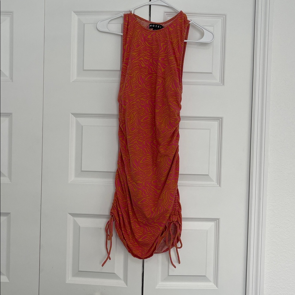 Trippy waves tangerine pink dress from Princess Polly! Size M never worn.